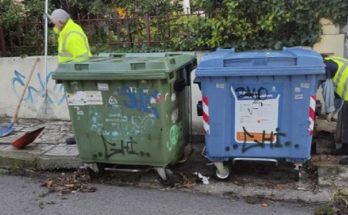 Βριλήσσια: Καθαρισμός δεκάδων εσοχών κάδων απορριμμάτων στους δρόμους