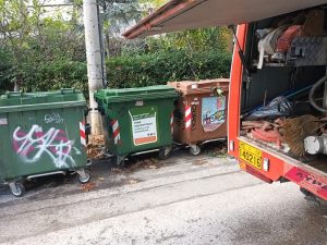 Βριλήσσια: Έκκληση στους δημότες από την  Πολιτική Προστασία να μην πετούν υπολείμματα στάχτης από τζάκια στους κάδους απορριμμάτων