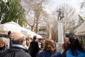 Μαρούσι : Δεκάδες πολίτες ξεναγήθηκαν στις προτομές και στις γλυπτικές συνθέσεις που κοσμούν την πόλη