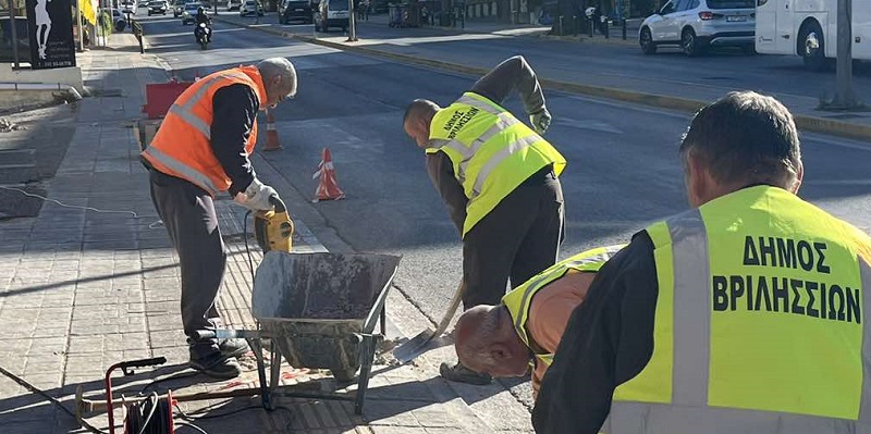 Βριλήσσια: Παρέμβαση της Τεχνικής Υπηρεσίας του Δήμου για αποκατάσταση  βαδισιμότητας και αποτροπή της παράνομης στάθμευσης - Edisorama.gr