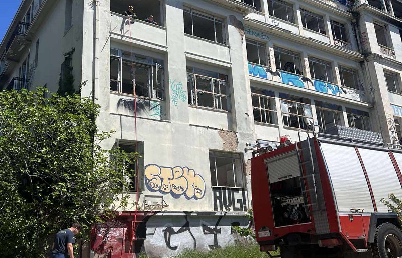 Πεντέλη: Φωτιά που ξέσπασε στο πρώην Νοσοκομείο Παπαδημητρίου