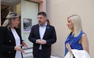 Περιφέρεια Αττικής: Επίσκεψη του Περιφερειάρχη στο Κέντρο Ερευνών για Θέματα Ισότητας (ΚΕΘΙ) – 5,5 εκατ. ευρώ από την Περιφέρεια