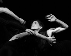 Xορός: «GRAVITY» από την Ομάδα Χορευτές - 16-22 Μαΐου - Θέατρο Τόπος Αλλού