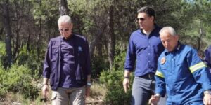 Αυτοψία στο βουνό της Πεντέλης πραγματοποίησε ο υπουργός Κλιματικής Κρίσης Β. Κικίλιας