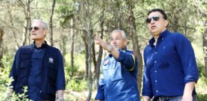 Αυτοψία στο βουνό της Πεντέλης πραγματοποίησε ο υπουργός Κλιματικής Κρίσης Β. Κικίλιας