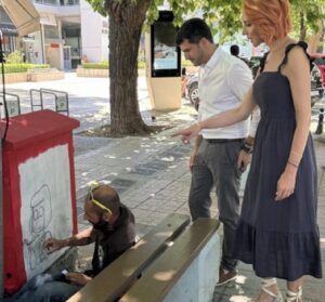 Κηφισιά: Εθελοντές και δημότες με φαντασία και ταλέντο γέμισαν με χρώμα τους δρόμους της πόλης