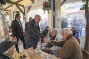 Μαρούσι: Επίσκεψη του Δημάρχου Αμαρουσίου στο Εμπορικό Κέντρο της πόλης την Παραμονή της Πρωτοχρονιάς
