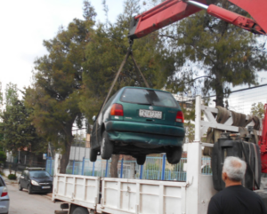 Λυκόβρυση Πεύκη: Ακόμη 6 εγκαταλελειμμένα οχήματα απομακρύνθηκαν από τον Δήμο