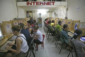 Η «νεολαία και τα στέκια της» Από το 1930 έως και σήμερα