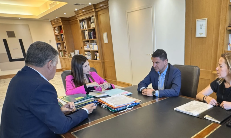 Αγία Παρασκευής: Συνάντηση του Δημάρχου με την Υπουργό Παιδείας