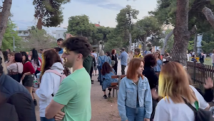 Τη βραδιά άνοιξε η Φιλαρμονική Ορχήστρα του Δήμου Βριλησσίων υπό τις οδηγίες του αρχιμουσικού Νίκου Βασιάδη