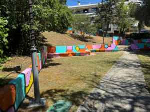 Βριλήσσια: Ο Δήμος συνεργάστηκε με καλλιτέχνες της πόλης - Εθελοντικά μεταμόρφωσαν τσιμεντένιους δημόσιους χώρους σε έργα τέχνης