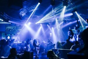 Η «νεολαία και τα στέκια της» Από το 1930 έως και σήμερα