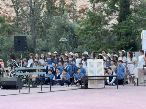 Ηράκλειο Αττικής: Ο Δήμαρχος στη γιορτή λήξης της σχολικής χρονιάς των Εκπαιδευτηρίων Μάνεση  Δημοτικού και Νηπιαγωγείου