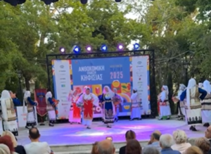 μια γιορτή αφιερωμένη στην προσφυγιά που δημιούργησε πατρίδες από το μηδέν.  