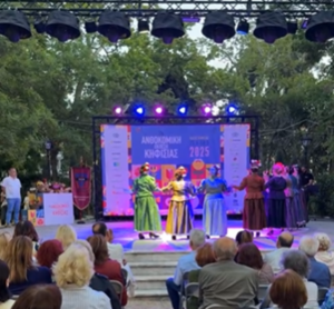 μια γιορτή αφιερωμένη στην προσφυγιά που δημιούργησε πατρίδες από το μηδέν.  