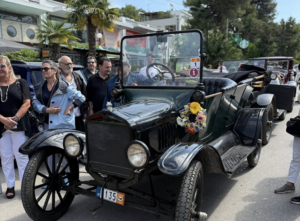 Κηφισιά: 19ος Γύρος Κηφισιάς – ΦΙΛΠΑ «Αντίκες και Λουλούδια - Ιωάννης Λαδάκης»
