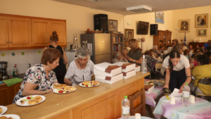 Τους εγκάρδιους χαιρετισμούς του Δημάρχου Αμαρουσίου Θεόδωρου Αμπατζόγλου, μετέφερε ο Αντιδήμαρχος Κοινωνικής Πολιτικής και Νομικών Υποθέσεων Δημήτρης Σμυρνής Τους εγκάρδιους χαιρετισμούς του Δημάρχου Αμαρουσίου Θεόδωρου Αμπατζόγλου, μετέφερε ο Αντιδήμαρχος Κοινωνικής Πολιτικής και Νομικών Υποθέσεων Δημήτρης Σμυρνής