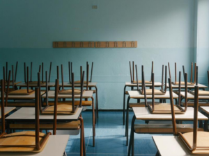 Η κρατική χρηματοδότηση προς τους δήμους για λειτουργικά έξοδα σχολείων και παιδικών σταθμών μειώνετε συνεχώς.