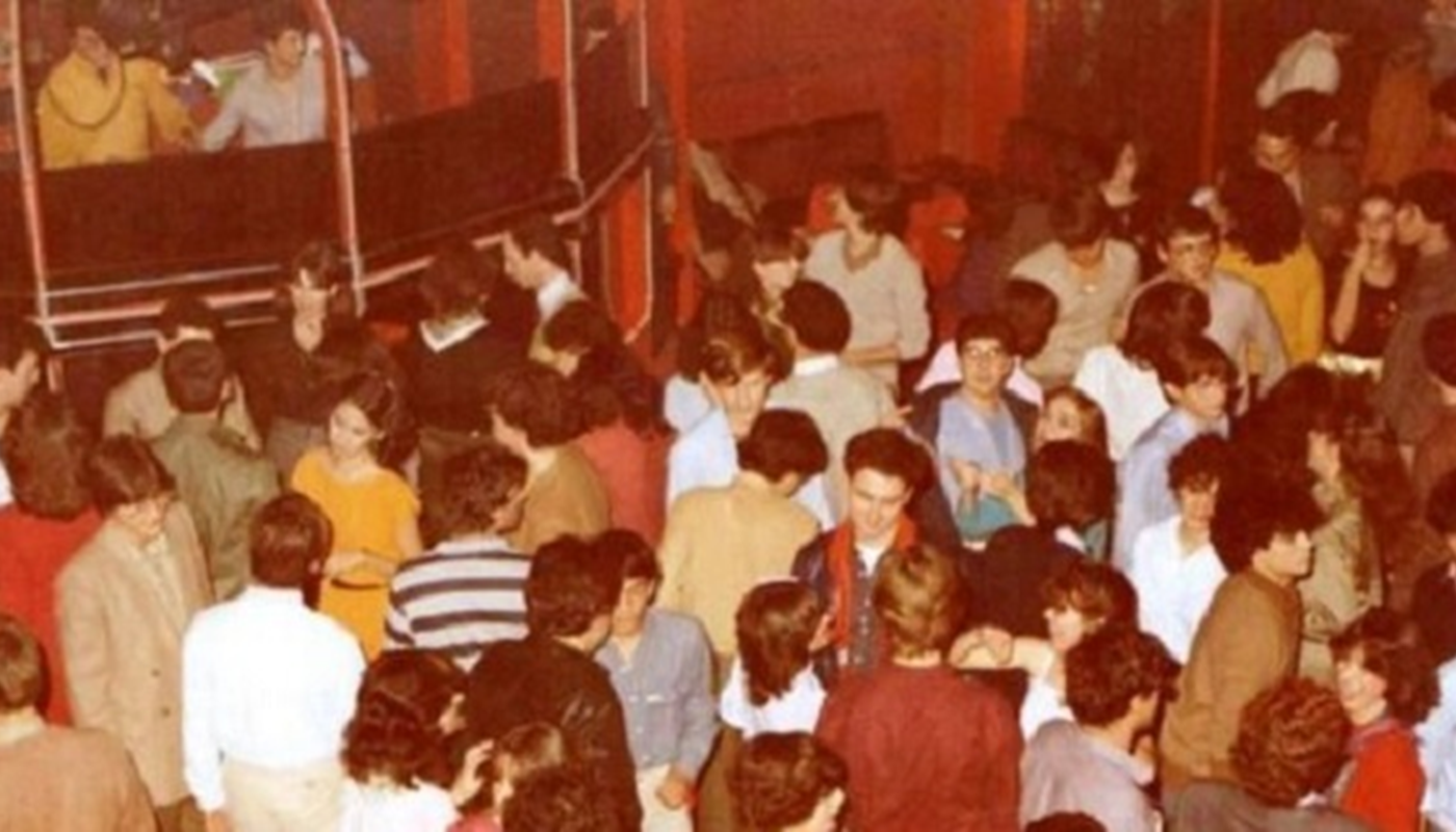 Η «νεολαία και τα στέκια της» Από το 1930 έως και σήμερα