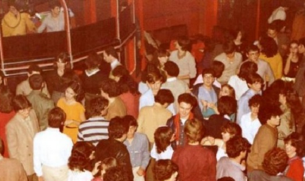 Η «νεολαία και τα στέκια της» Από το 1930 έως και σήμερα