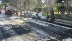 Πεντέλη: Γέμισε σακιά με οικοδομικά υλικά η ανηφόρα της 25ης Μαρτίου στην Δ.Κ. Μελισσίων