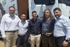 Αγία Παρασκευή: Ένα νέο υπερσύγχρονο απορριμματοφόρο συλλογής βιοαποβλήτων από την Περιφέρεια παραλάβαμε ο Δήμος