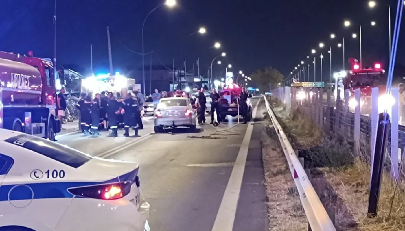 Παρασύρθηκε από αυτοκίνητο εθελόντρια πυροσβέστης την ώρα κατάσβεσης οχήματος στην Εθνική οδό Αθηνών- Λαμίας