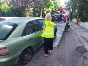 Βριλήσσια: Δημοτική «επιχείρηση-σκούπα» στα «σαραβαλάκια» των Βριλησσίων