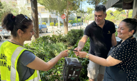 Βριλήσσια: «Καφέ κάδοι κουζίνας» Πάνω από 2.400 νοικοκυριά έχουν παραλάβει μικρούς καφέ κάδους κουζίνας για τη χωριστή συλλογή υπολειμμάτων τροφών