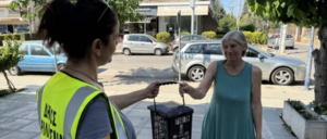 Βριλήσσια: «Καφέ κάδοι κουζίνας» Πάνω από 2.400 νοικοκυριά έχουν παραλάβει μικρούς καφέ κάδους κουζίνας για τη χωριστή συλλογή υπολειμμάτων τροφών