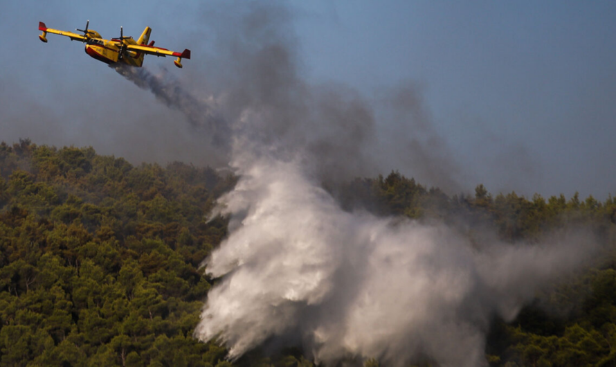 Παιανία: Φωτιά κοντά σε σπίτια - Καίει ξερά χόρτα πλησίον οικιών - Εστάλη μήνυμα από το 112