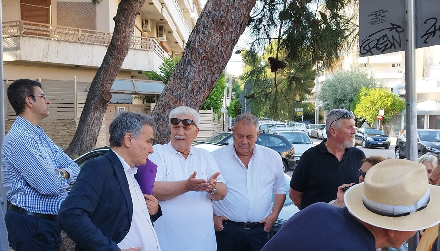 «Επιτροπή Κατοίκων και Επαγγελματιών Καναπίτσας» Συνάντηση κατοίκων με τον βουλευτή Βόρειου Τομέα της Νέας Αριστεράς Ευκλείδη Τσακαλώτο