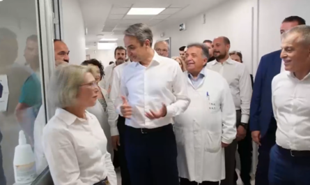 Επίσκεψη του πρωθυπουργού στο ΚΑΤ στο «Ανακαινισμένο τμήμα επειγόντων περιστατικών»