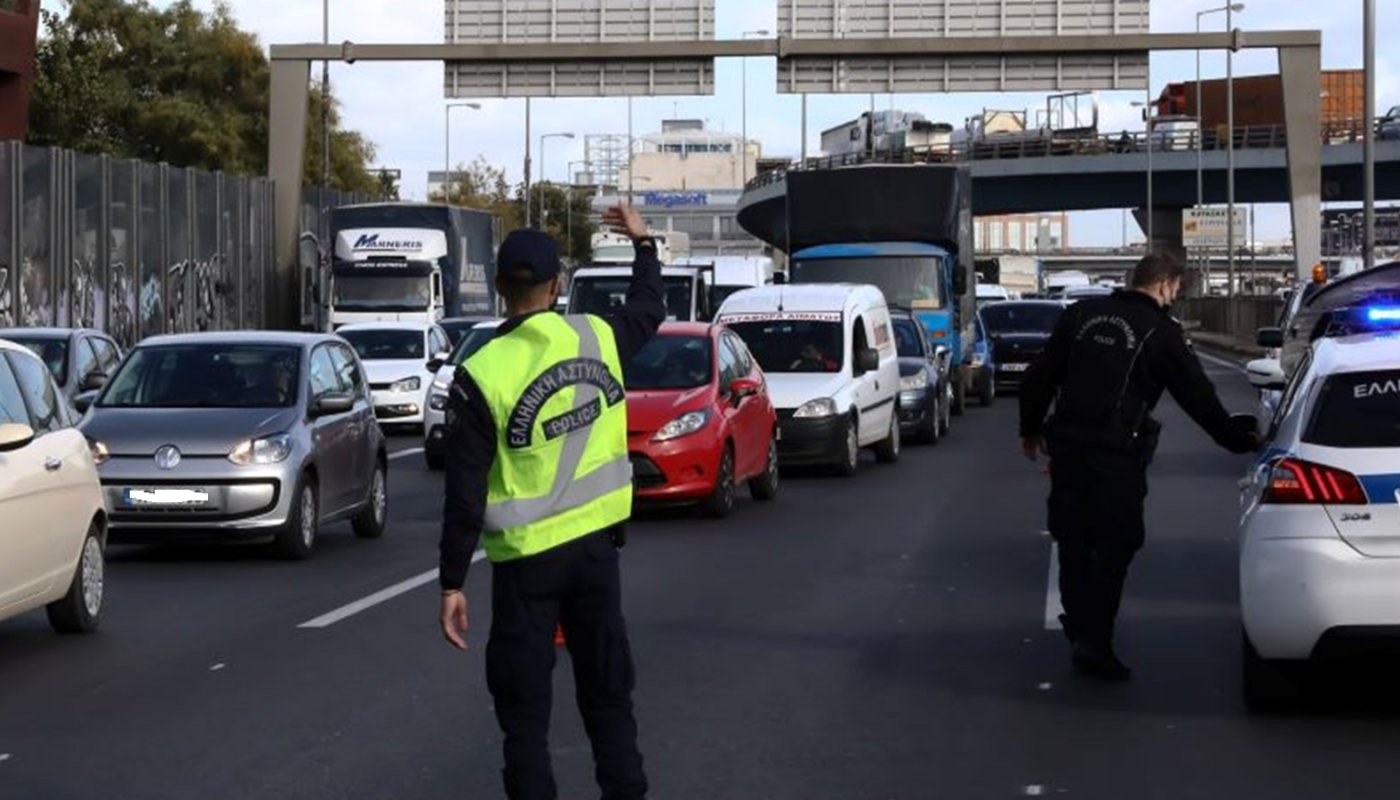 Λ. Μαραθώνιος: Τρεις τραυματίες σε καραμπόλα τεσσάρων  αυτοκίνητων στη Διασταύρωση Ραφήνας