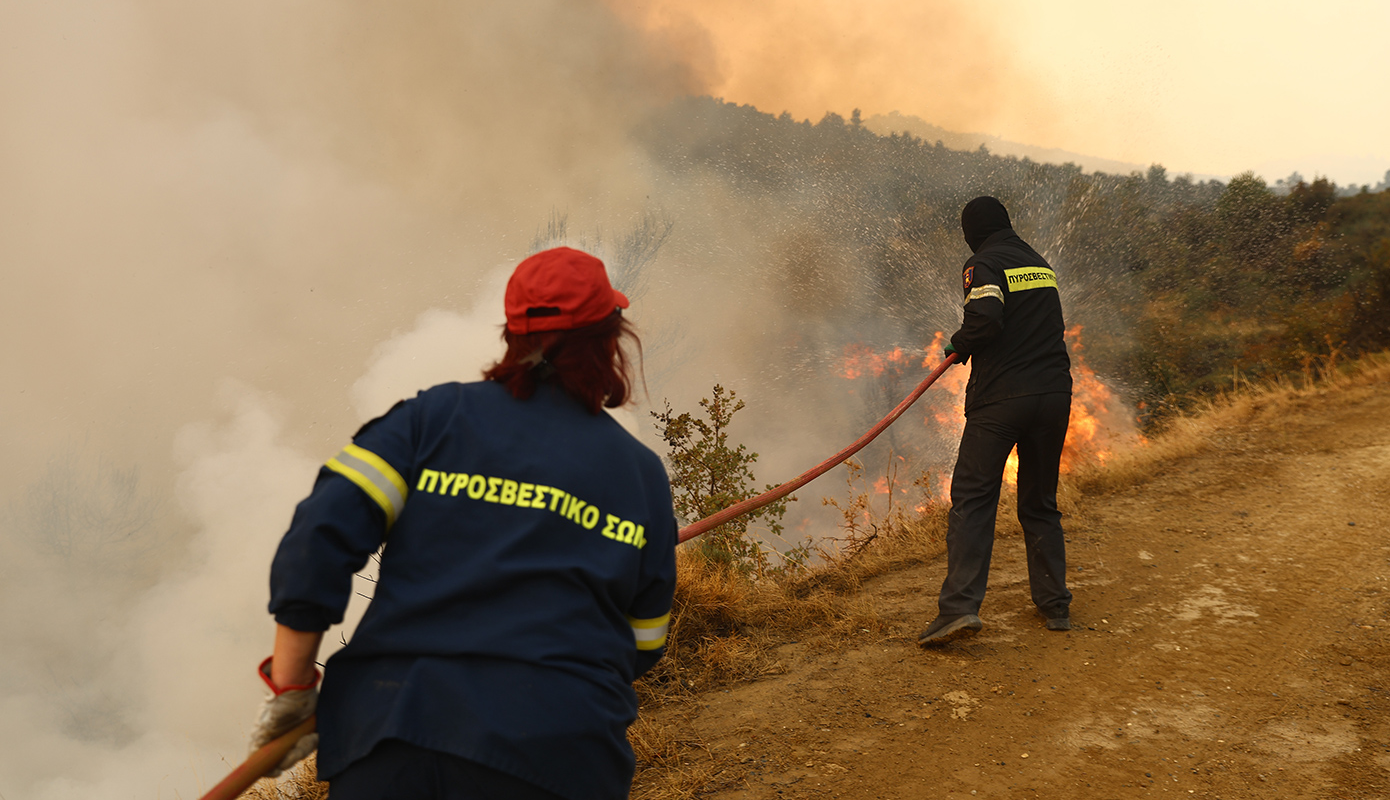 Παλλήνη : Φωτιά το μεσημέρι χθες στα σύνορα με Ντράφι