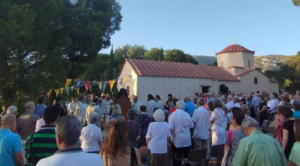 Πεντέλη: Με θρησκευτική κατάνυξη τελέστηκε ο εορτασμός της Αγίας Τριάδος στην Δ.Κ Πεντέλης