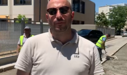Λυκόβρυση Πεύκη: Εργασίες κατασκευής πεζοδρομίου στο Ηλιακό Χωριό στην οδό Εράσμου στην είσοδο του 3ου δημοτικού Λυκόβρυσης