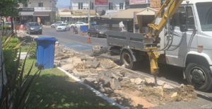 Λυκόβρυση Πεύκη: Ξεκίνησαν οι εργασίες για την ανάπλαση των πεζοδρομίων της κεντρικής πλατείας Λυκόβρυσης