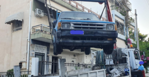 Τα συνεργεία αποσύραν εγκαταλελειμμένα αυτοκίνητα από τις γειτονιές: Χρυσανθέμων, Όμηρου, Ολύμπου, Νεοτητος, Κρήτης, Δαφνιδος.