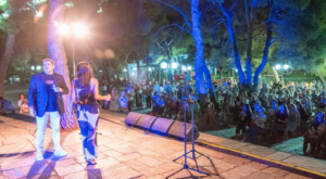 Πάνω από 1.000 κάτοικοι του Δήμου βρέθηκαν χθες στο Άλσος και απόλαυσαν την μοναδική συναυλία του Γρηγόρη Μπιθικώτση κάτω από το φως του φεγγαριού, πραγματικά μοναδικές στιγμές που δεν έχει ζήσει ξανά στο Δήμος.