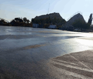 Από νωρίς το πρωί, τα συνεργεία της καθαριότητας φρόντισαν για την αποκομιδή απορριμμάτων και την αποκατάσταση της εικόνας του λόφου, ώστε ο χώρος να παραμείνει καθαρός και φιλόξενος για όλους.