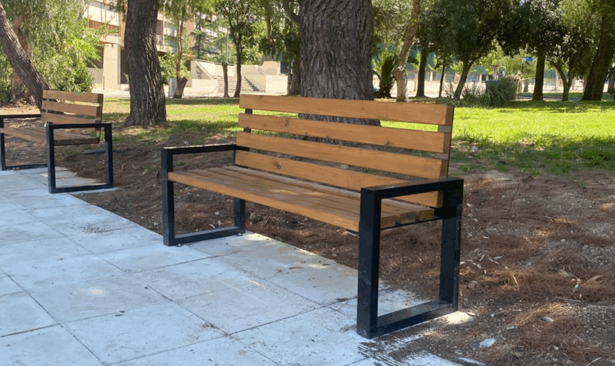 Λυκόβρυση  Πεύκη:  Νέα παγκάκια στην οδό Εράσμου, στο Ηλιακό Χωριό