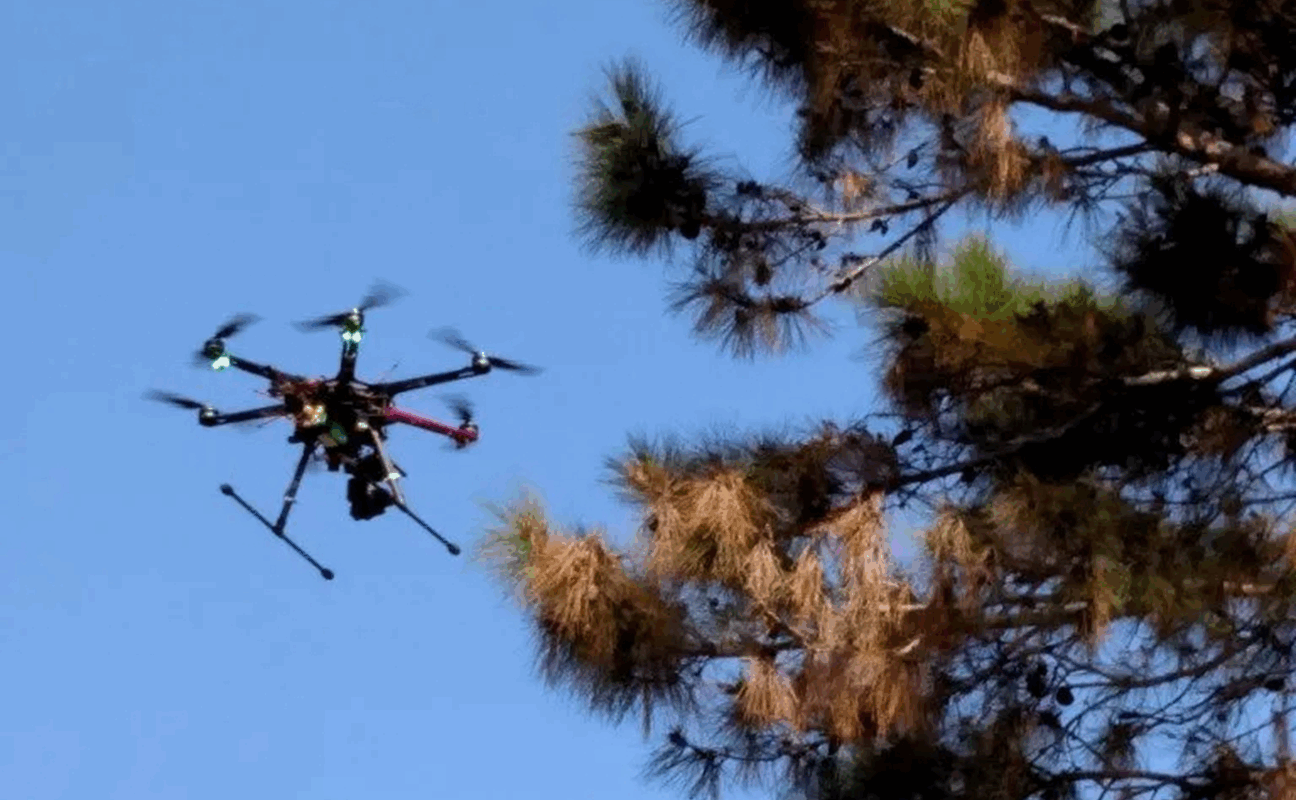 Τα Βριλήσσια πρωτοπορούν: Drones στον αγώνα κατά της πυρκαγιάς τη νύχτα