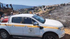 Διόνυσος: Ερπυστριοφόρο μηχάνημα ανοίγει  δρόμο για προσβαση των συνεργείων στους κατεστραμμένους αγωγούς υδροδότησης