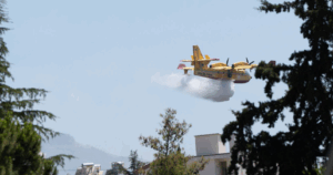 Παπάγου Χολαργός: Οριοθετήθηκε η φωτιά στους πρόποδες του Υμηττού - Άμεση η επέμβαση της Πυροσβεστικής