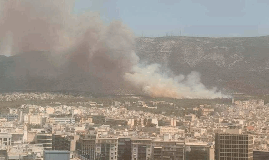 Παπάγου Χολαργός: Οριοθετήθηκε η φωτιά στους πρόποδες του Υμηττού – Άμεση η επέμβαση της Πυροσβεστικής
