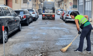 Όπως γνωστοποιεί και σε ανάρτησή της η αντιδήμαρχος καθαριότητας Ρωξάνη Μπέη οι παρεμβάσεις της ομάδας της καθαριότητας θα συνεχιστούν σε καθημερινή βάση σε κάθε γειτονιά της πρωτεύουσας.