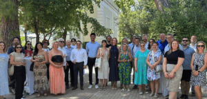 Στο επίκεντρο βρέθηκαν θέματα όπως οι λύσεις βασισμένες στη φύση (Nature-Based Solutions), η βιώσιμη αστική κινητικότητα και η συμμετοχική διακυβέρνηση για την πράσινη μετάβαση.