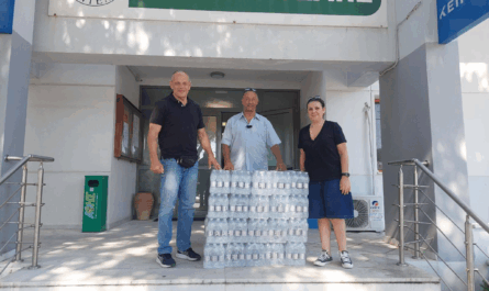 Πεντέλη: Ο Σύλλογος Κυκλαδιτών και Φίλων Ν Πεντέλης « Τα Κυκλαδονήσια» προσέφερε εμφιαλωμένα νερά στους εθελοντές της Πολιτικής Προστασίας του Δήμου